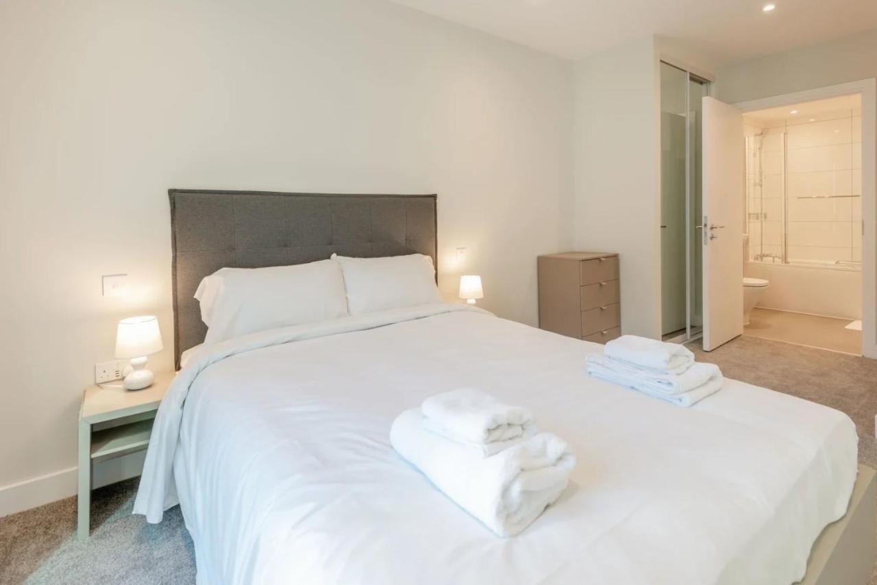 Modern Apartments In Brentford 2 Minutes Walk From Kew Bridge Zewnętrze zdjęcie