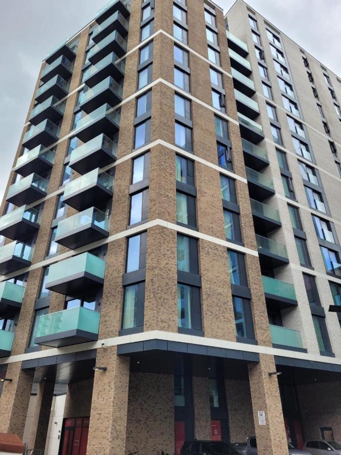 Modern Apartments In Brentford 2 Minutes Walk From Kew Bridge Zewnętrze zdjęcie